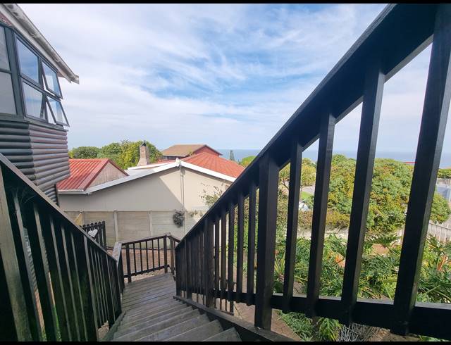 6 BEDROOM FREESTANDING FOR SALE IN DANA BAY